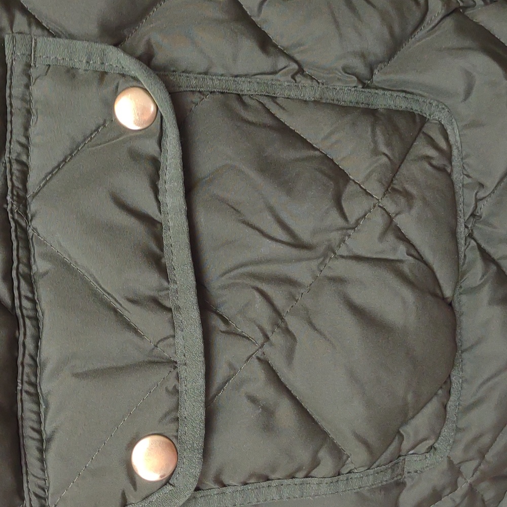 Woolrich Women's Olive Quilted Washable Down Insulated Full Zip Vest Gold Detail - Picture 4 of 9
